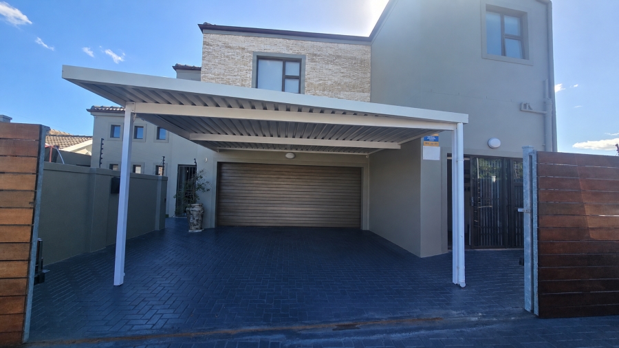 5 Bedroom Property for Sale in Sunningdale Western Cape